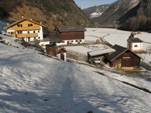 Michelas - Hof Umhausen Exterior photo